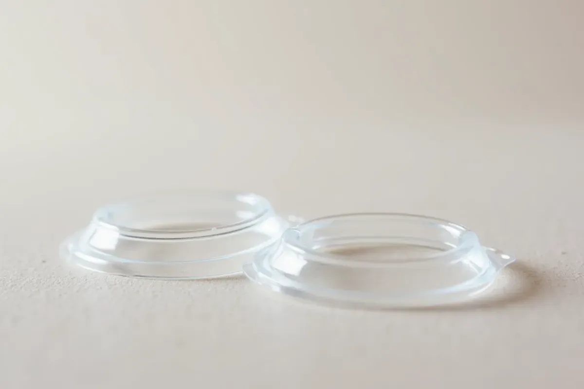 Soczewki dwutygodniowe – Wybór, Pielęgnacja i Korzyści