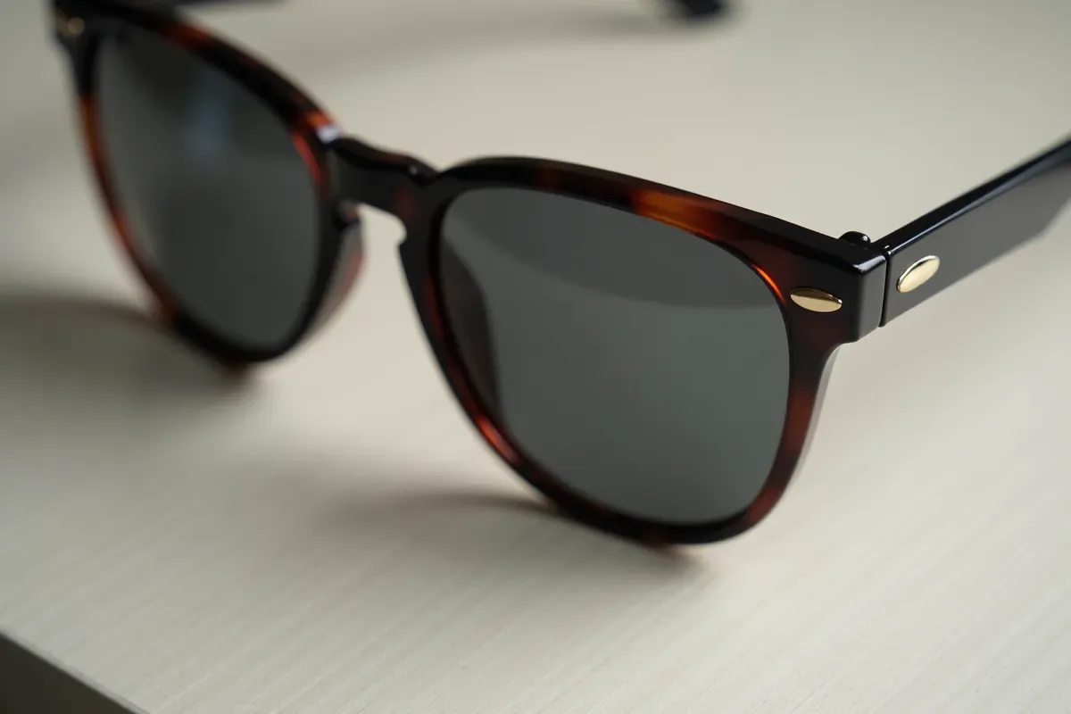 Soczewki przeciwsłoneczne – Rodzaje, Funkcje i Pielęgnacja