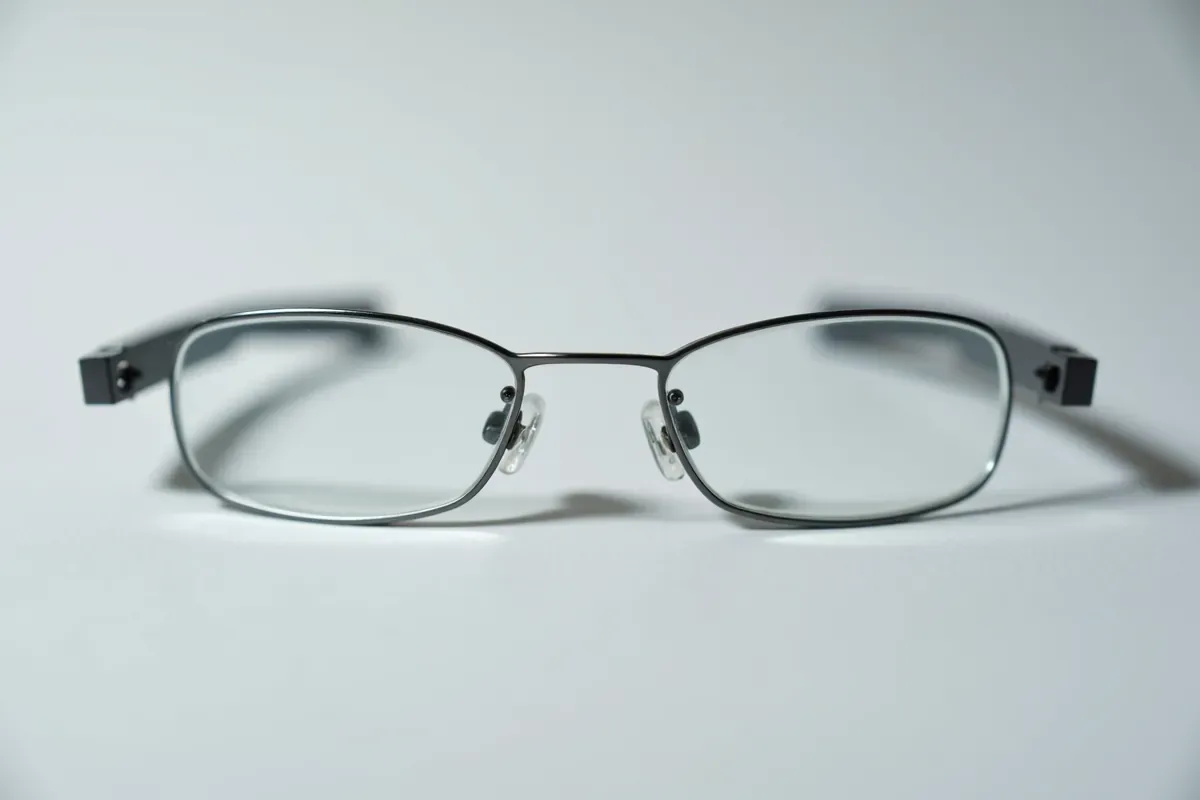 Soczewki wieloogniskowe – Jak działają i jakie mają zalety?